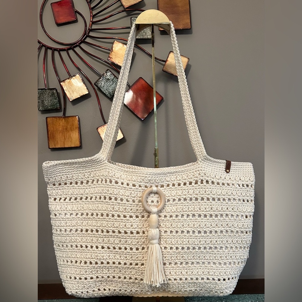 Hand Crocheted Women’s Shoulder bag with straps. 100% cotton, natural wood. NEW